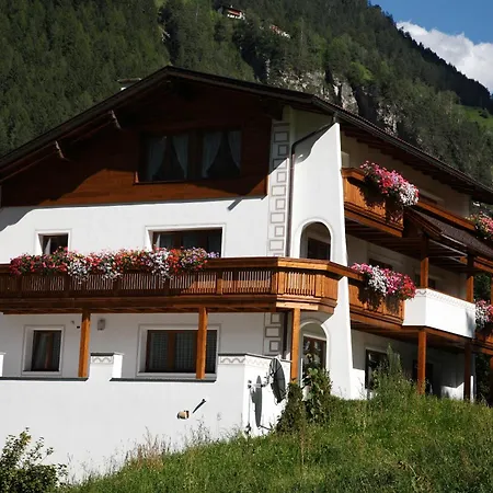 Piz Mondin Apartament Pfunds